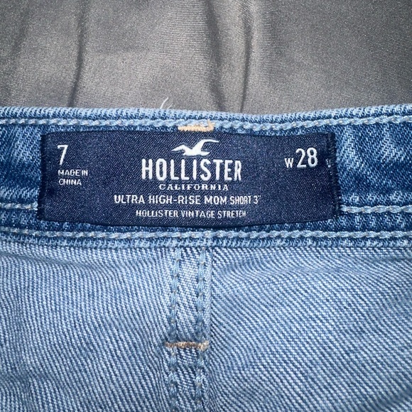 Hollister Ultra High-Rise Mom Denim Shorts - Picture 2 of 4